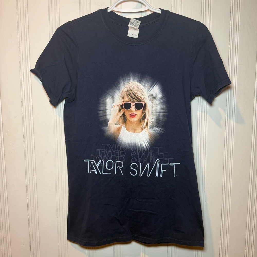 Taylor Swift 1989 World Tour Concert Navy Graphic T-Shirt Small Like New